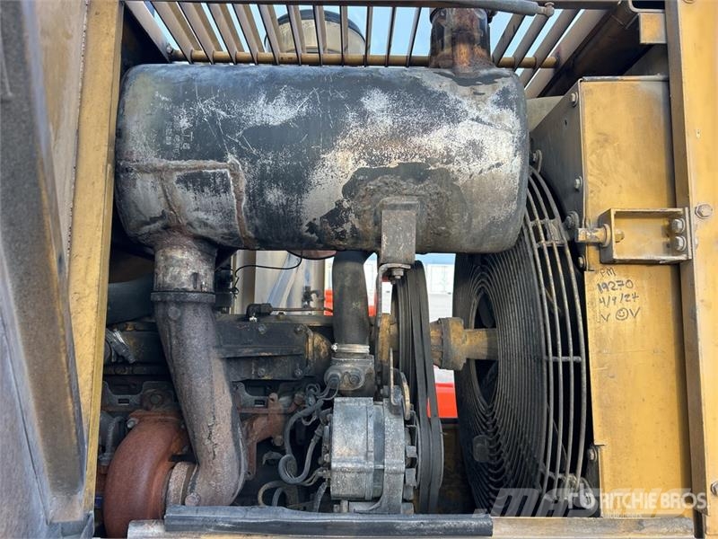 CAT 924F Фронтальні навантажувачі