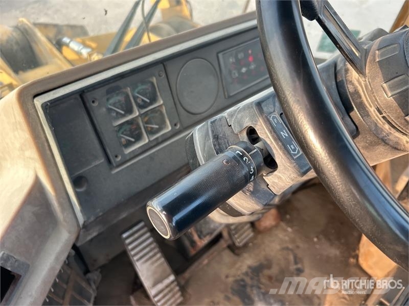 CAT 924F Фронтальні навантажувачі