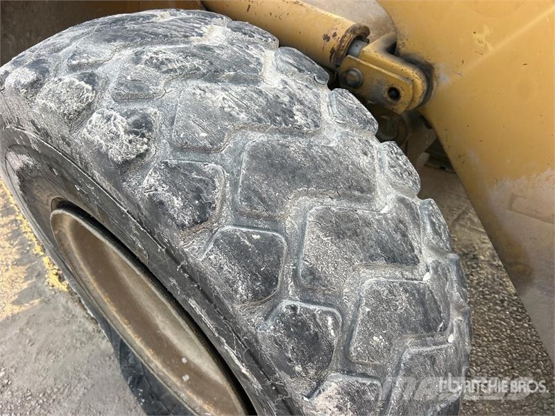 CAT 924F Фронтальні навантажувачі