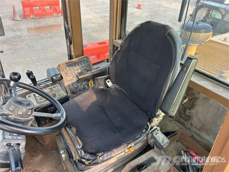 CAT 924F Фронтальні навантажувачі
