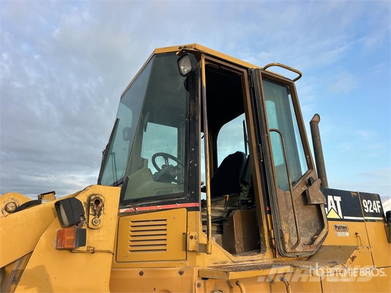 CAT 924F Фронтальні навантажувачі