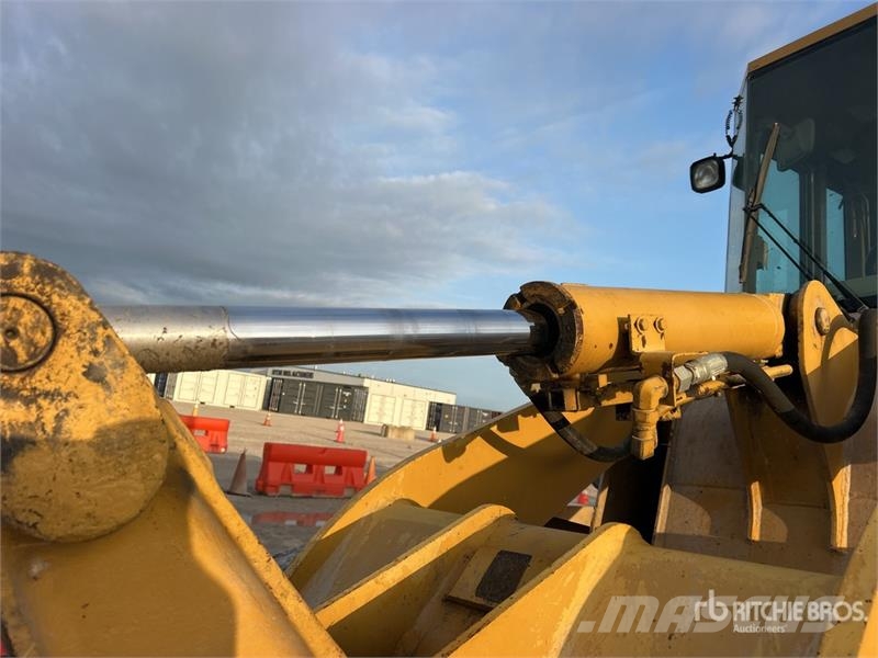 CAT 924F Фронтальні навантажувачі