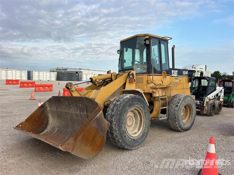 CAT 924F Фронтальні навантажувачі