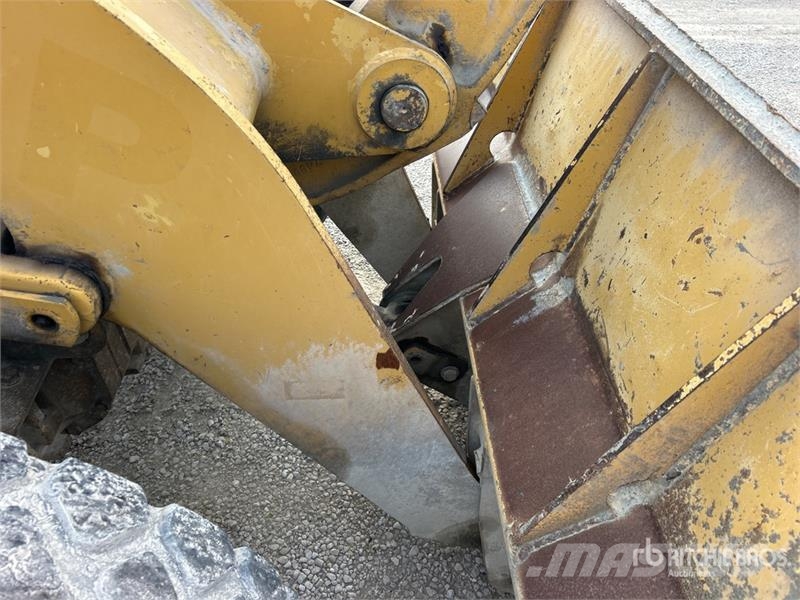 CAT 924F Фронтальні навантажувачі