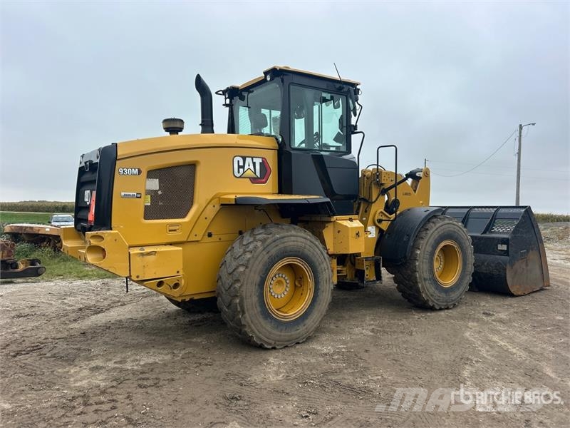 CAT 930M لوادر بعجل