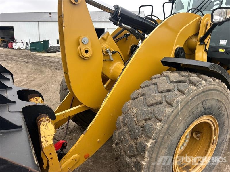 CAT 930M لوادر بعجل
