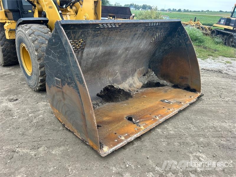 CAT 930M لوادر بعجل