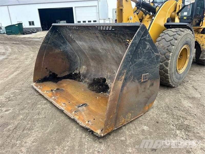 CAT 930M لوادر بعجل