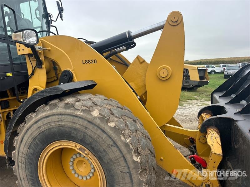 CAT 930M لوادر بعجل