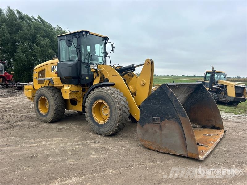 CAT 930M لوادر بعجل