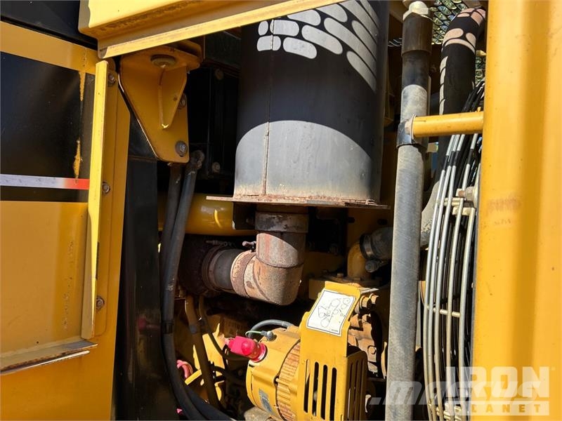 CAT 953C Crawler loaders