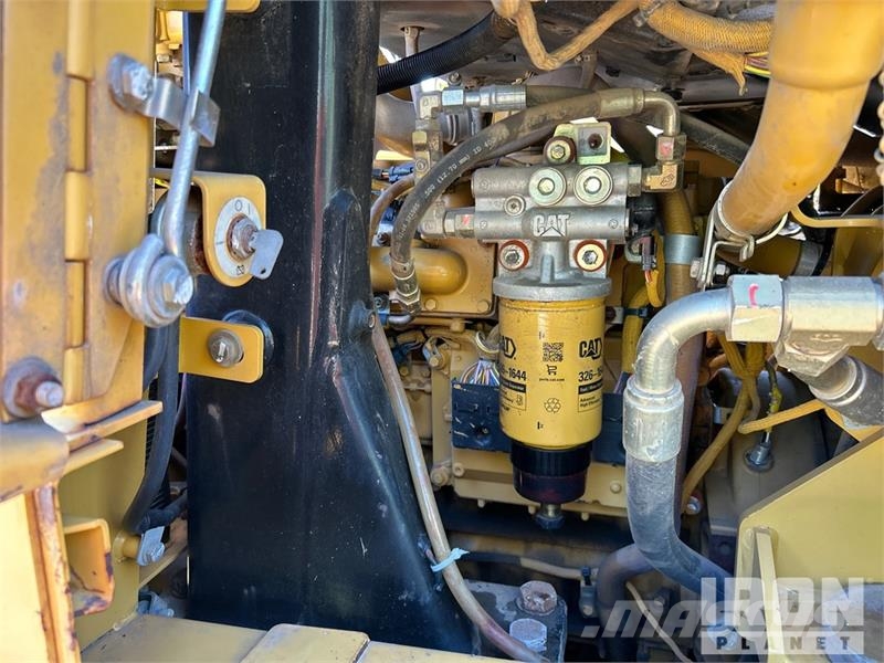CAT 953C Crawler loaders
