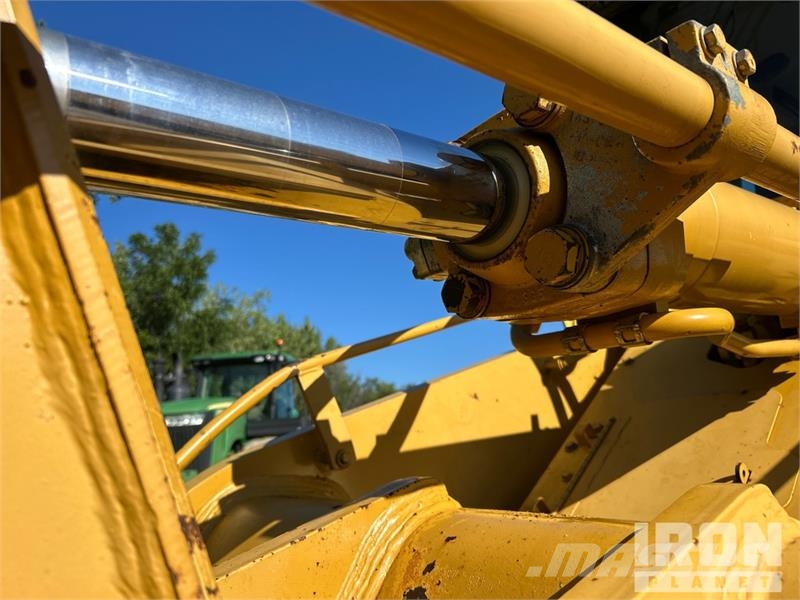 CAT 953C Crawler loaders