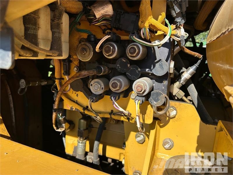 CAT 953C Crawler loaders