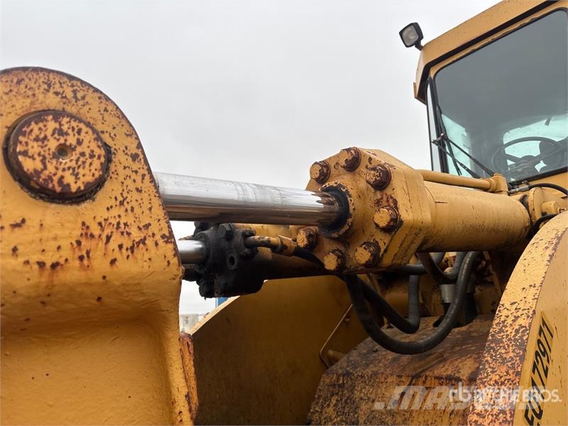 CAT 980C Kolesni nakladalci