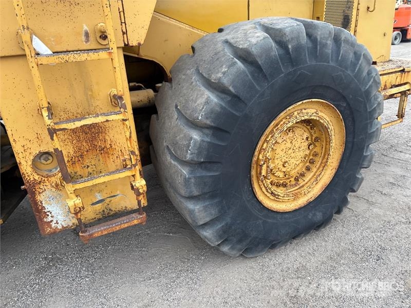 CAT 980C Kolesni nakladalci