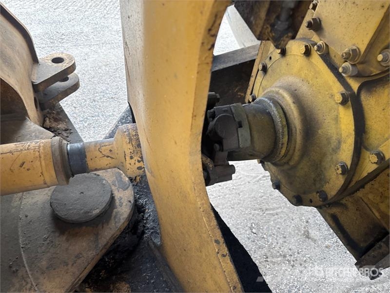 CAT 980C Kolesni nakladalci