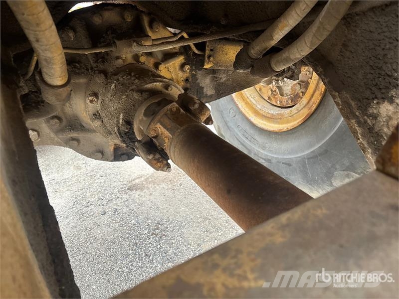 CAT 980C Kolesni nakladalci