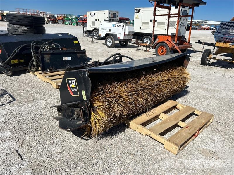 CAT BA118C 95 in Skid Steer Broom Zametací kartáče