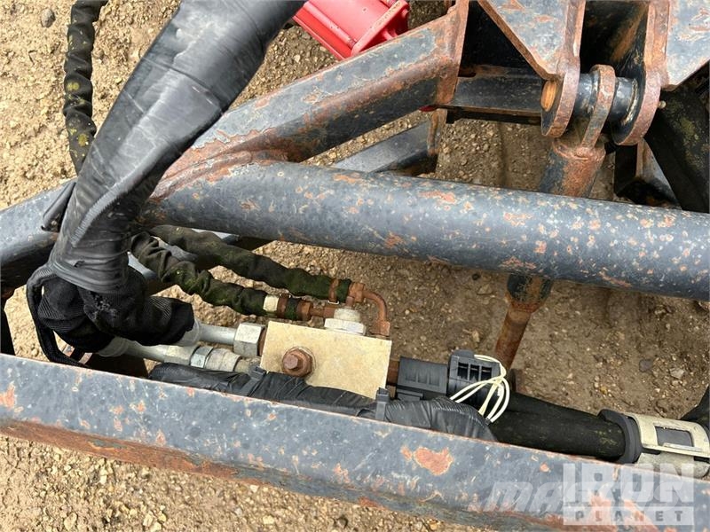 CAT BA18 84 in Broom Attachment Щітки