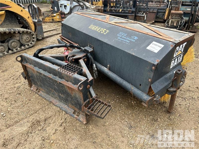 CAT BA18 84 in Broom Attachment Щітки