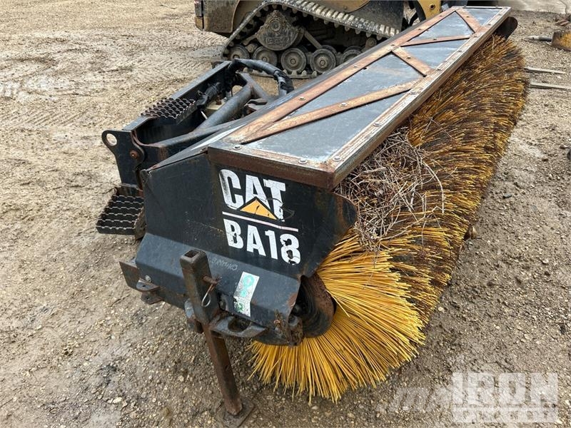 CAT BA18 84 in Broom Attachment Щітки