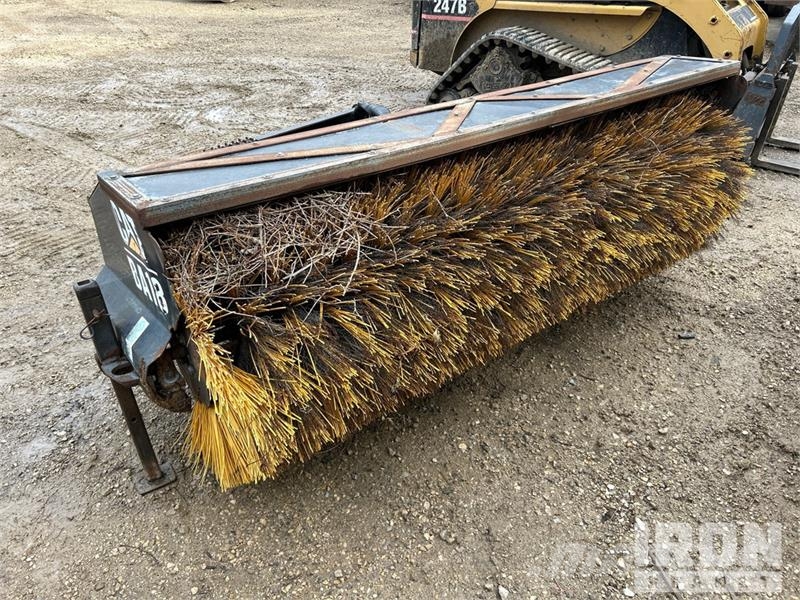 CAT BA18 84 in Skid Steer Broom Cepillos