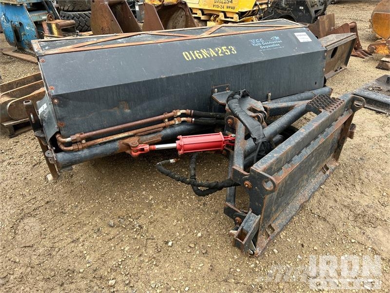 CAT BA18 84 in Skid Steer Broom Cepillos