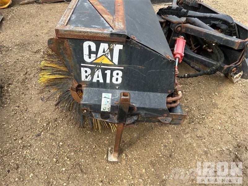 CAT BA18 84 in Skid Steer Broom Cepillos