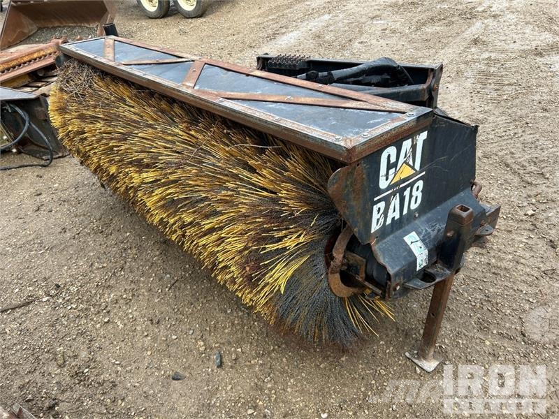 CAT BA18 84 in Skid Steer Broom Cepillos