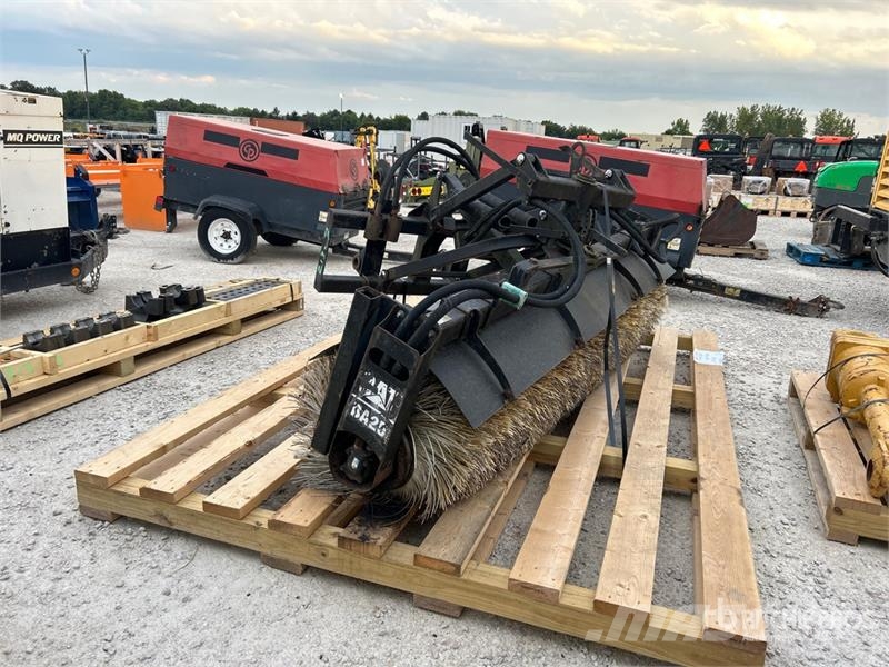 CAT BA25 105 in Angle Broom Attachment - Fits Cat IT Escovas