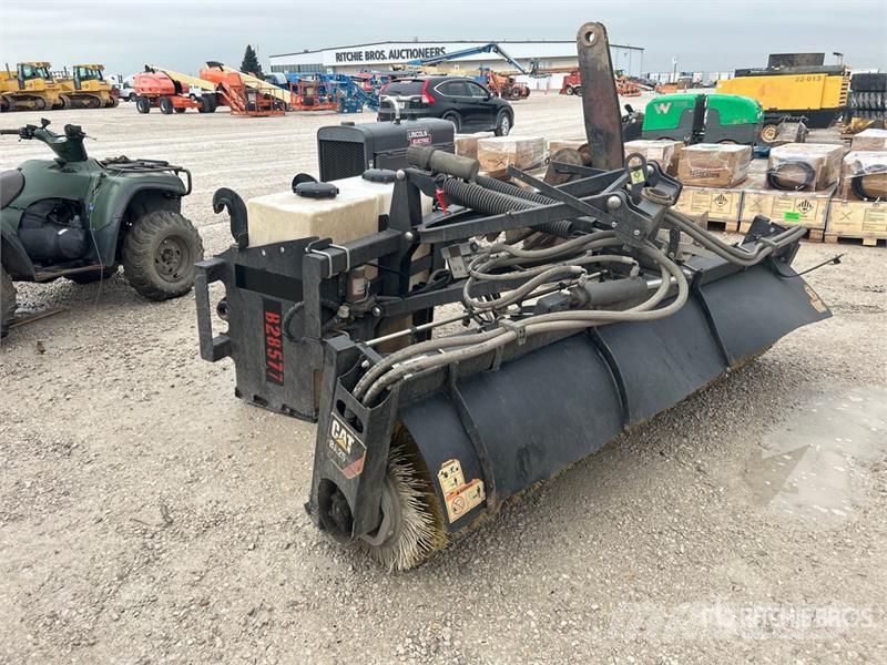 CAT BA25 107 in Broom Attachment Metle