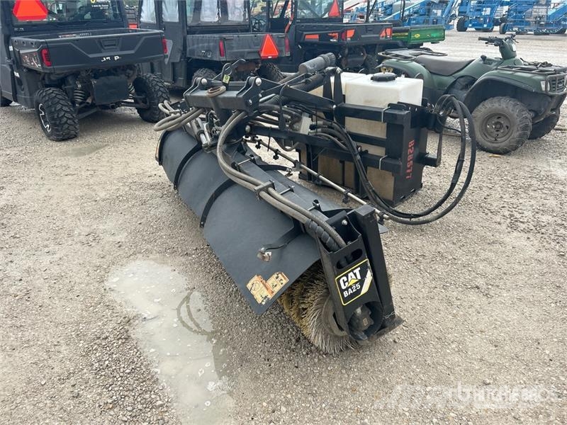 CAT BA25 107 in Broom Attachment Metle