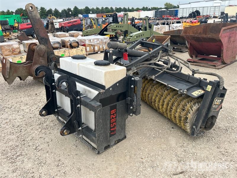 CAT BA25 107 in Broom Attachment Metle