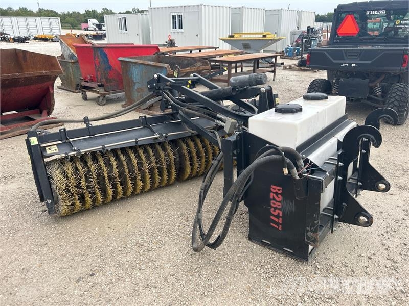 CAT BA25 107 in Broom Attachment Metle