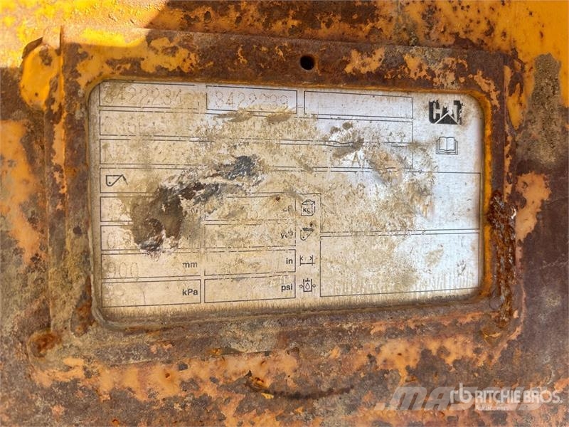 CAT BKDB36SD 31 in Digging Excavator Bucket - Fits Cat Baldes
