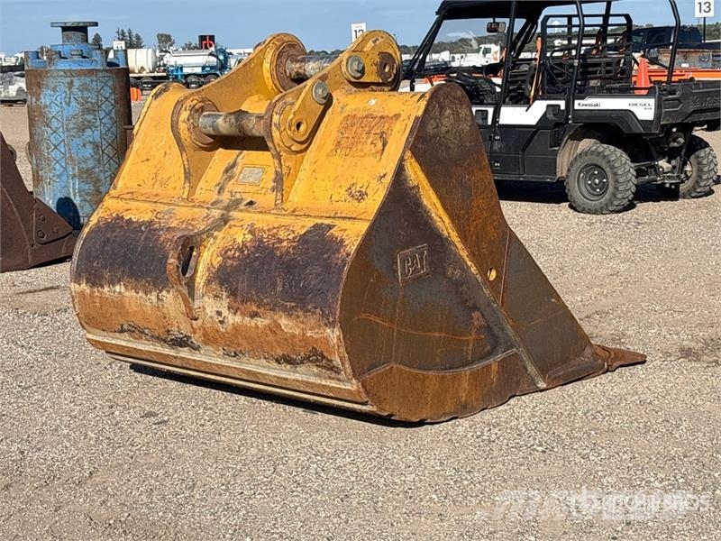 CAT BKTB72HD 72 in Digging Excavator Bucket - Fits Cat Žlice