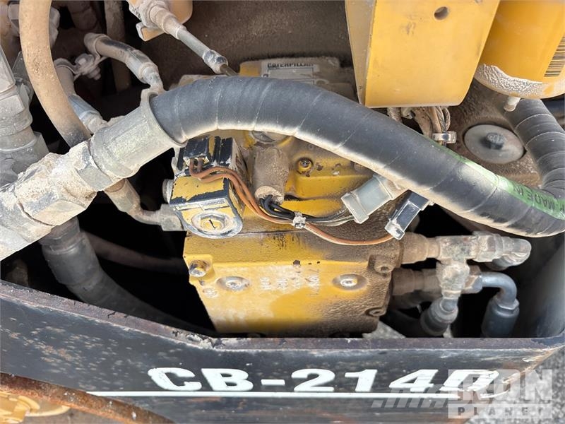CAT CB-214D Double Drum Roller Tandemwalzen