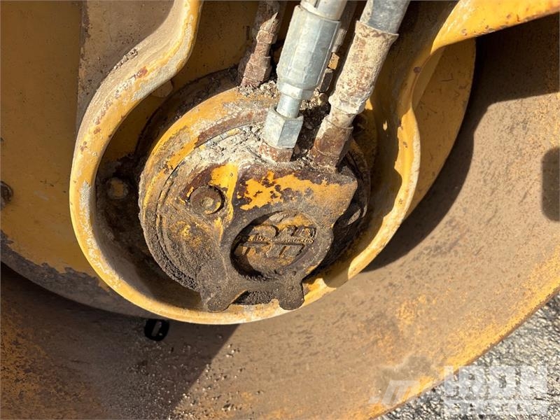 CAT CB-214D Double Drum Roller Tandemwalzen
