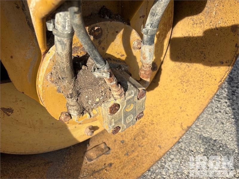 CAT CB-214D Double Drum Roller Tandemwalzen