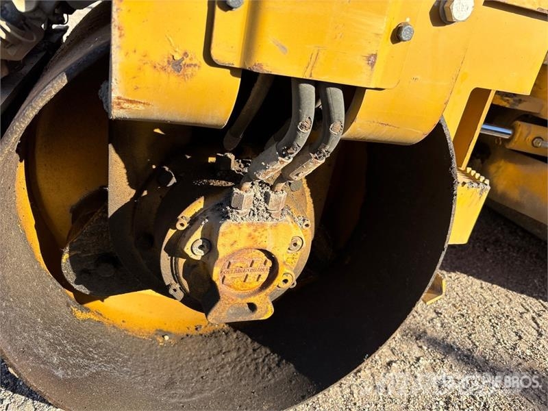 CAT CB18 Double Drum Roller Divvalču grunts veltņi