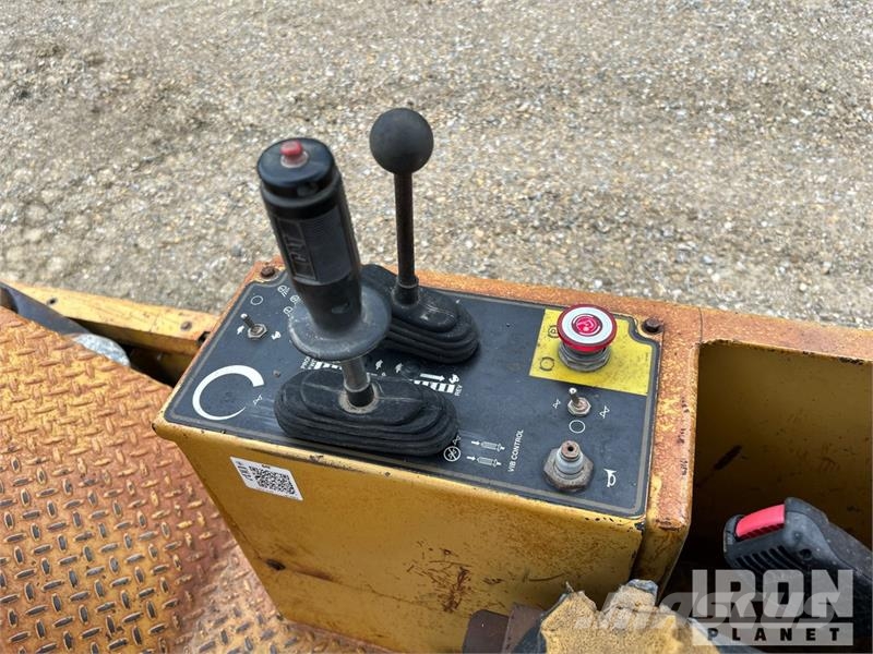 CAT CP-433C Padfoot Drum Compactor Compactoare monocilindrice