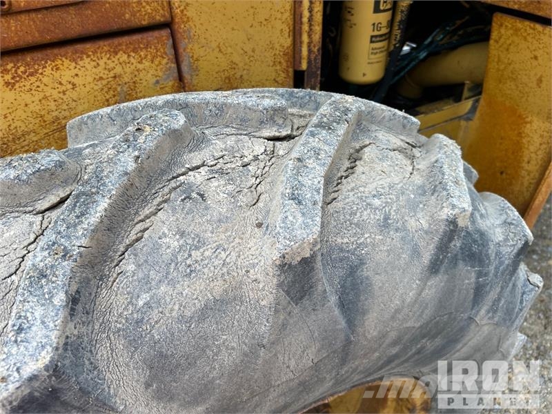 CAT CP-433C Padfoot Drum Compactor Compactoare monocilindrice