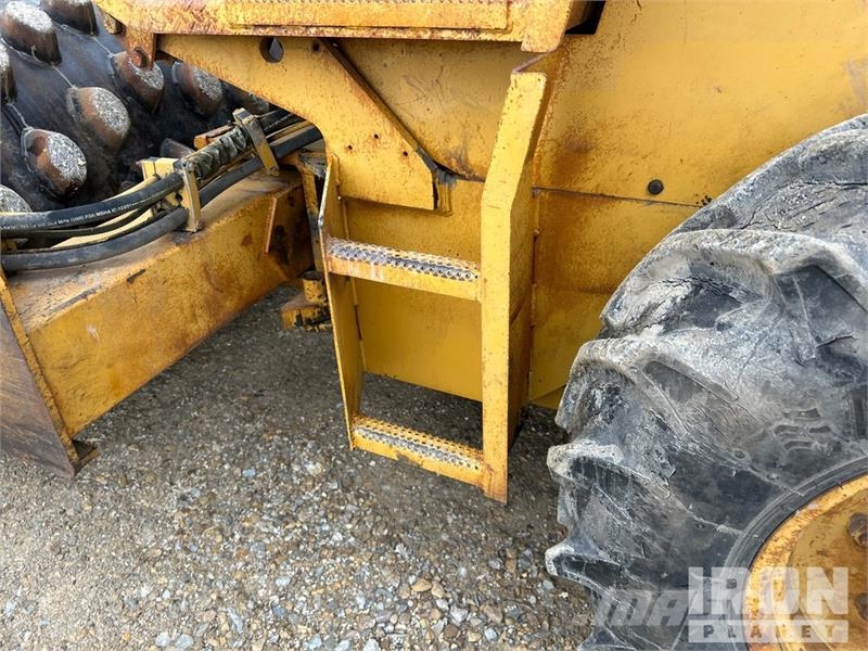 CAT CP-433C Padfoot Drum Compactor Compactoare monocilindrice