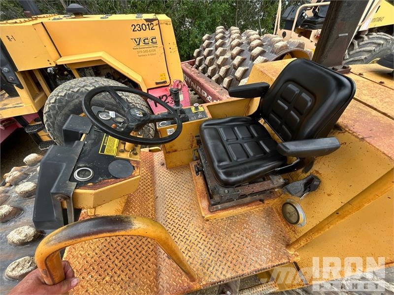 CAT CP-433C Padfoot Drum Compactor Compactoare monocilindrice