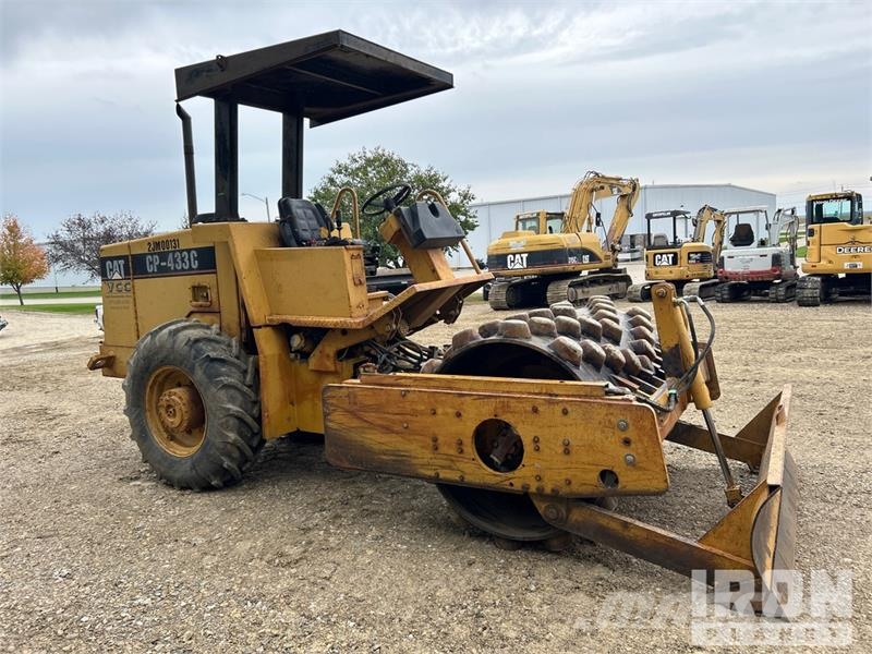 CAT CP-433C Padfoot Drum Compactor Compactoare monocilindrice