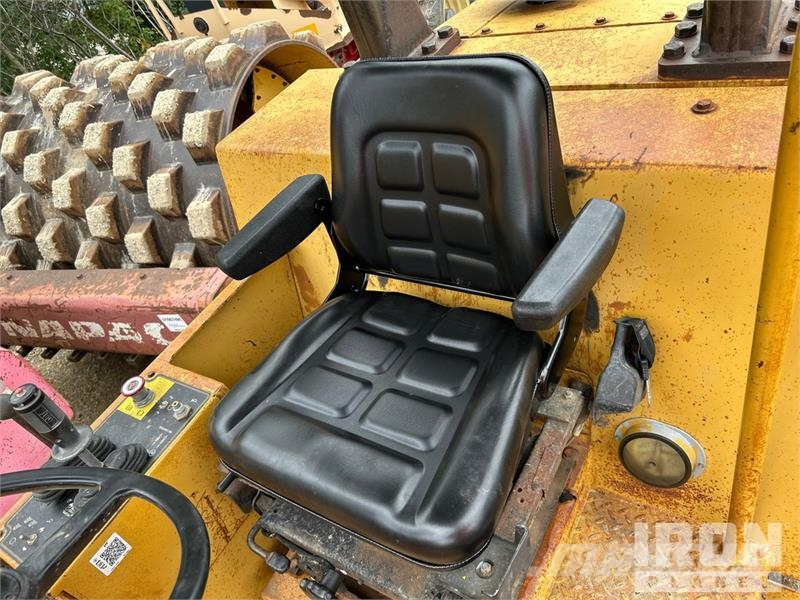 CAT CP-433C Padfoot Drum Compactor Compactoare monocilindrice