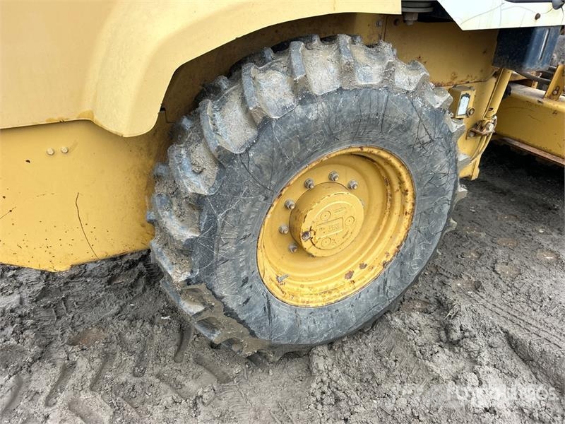 CAT CP-433E Padfoot Drum Compactor Rolos compactadores monocilíndricos