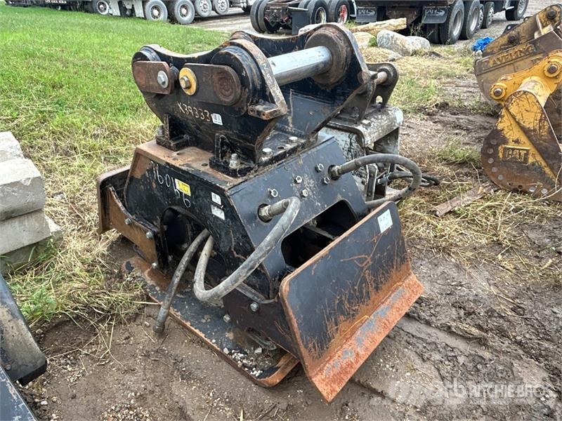 CAT CVP110 34 in Plate Compactor Attachment Kompaktory