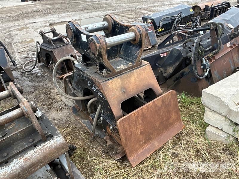 CAT CVP110 34 in Plate Compactor Attachment Kompaktory
